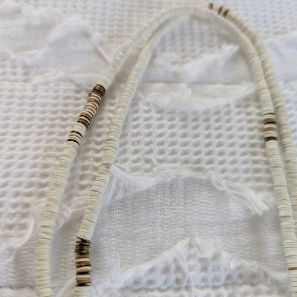 Tommy Bahama shell necklace - Picture 3 of 4